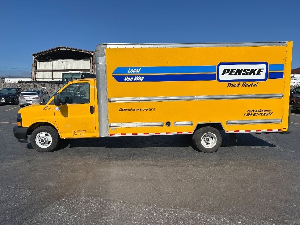 Light Duty Box Truck-Light and Medium Duty Trucks-GMC-2022-Savana G33903-Raleigh-NC-84,982\n\t\tmiles-$ 30,750 - Image 4