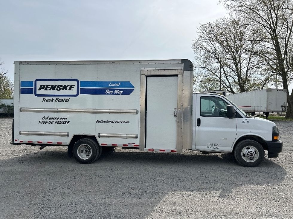Light Duty Box Truck-Light and Medium Duty Trucks-GMC-2022-Savana G33903-Reading-PA-34,528\n\t\tmiles-$ 41,750 - Image 15