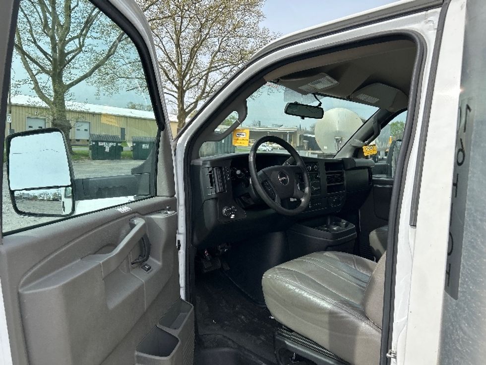 Light Duty Box Truck-Light and Medium Duty Trucks-GMC-2022-Savana G33903-Reading-PA-34,528\n\t\tmiles-$ 41,750 - Image 16