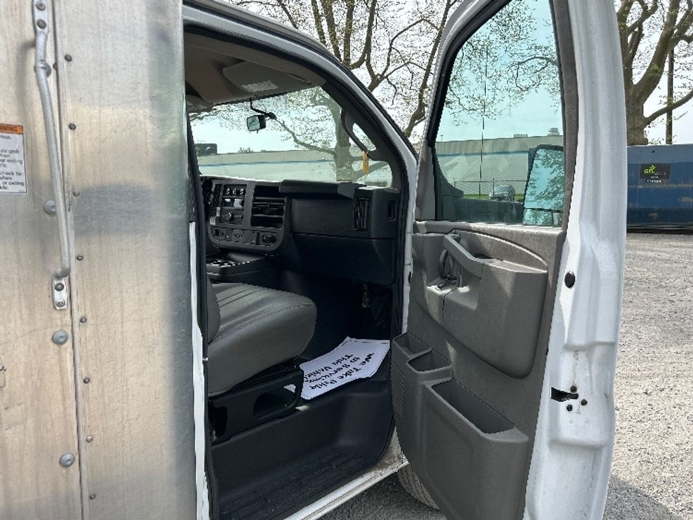 Light Duty Box Truck-Light and Medium Duty Trucks-GMC-2022-Savana G33903-Reading-PA-34,528\n\t\tmiles-$ 41,750 - Image 20
