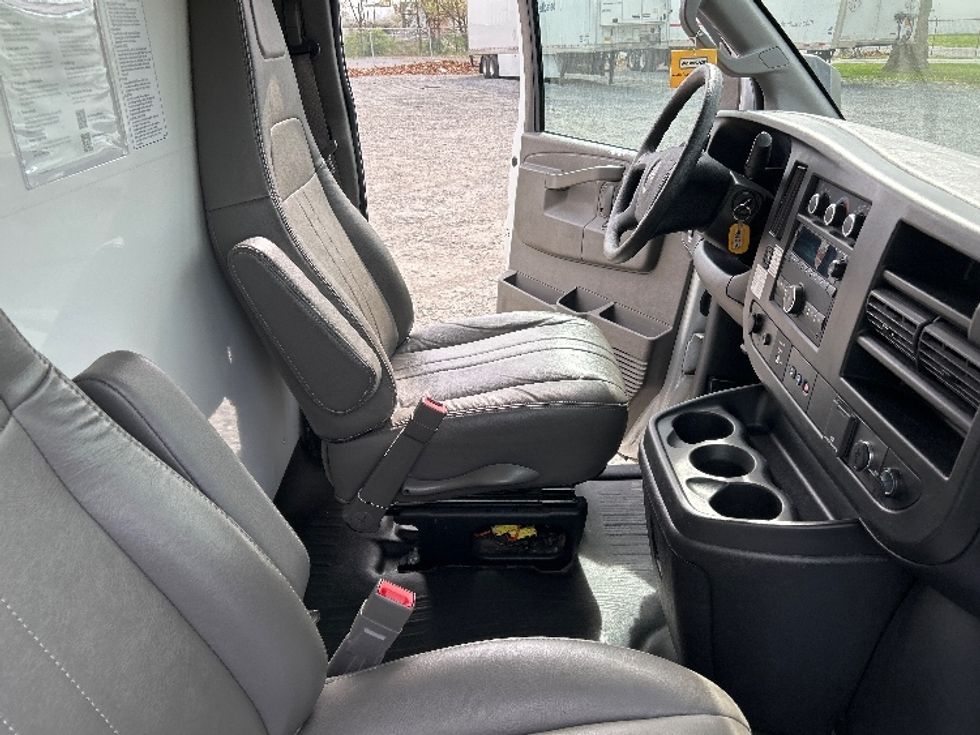 Light Duty Box Truck-Light and Medium Duty Trucks-GMC-2022-Savana G33903-Reading-PA-34,528\n\t\tmiles-$ 41,750 - Image 22