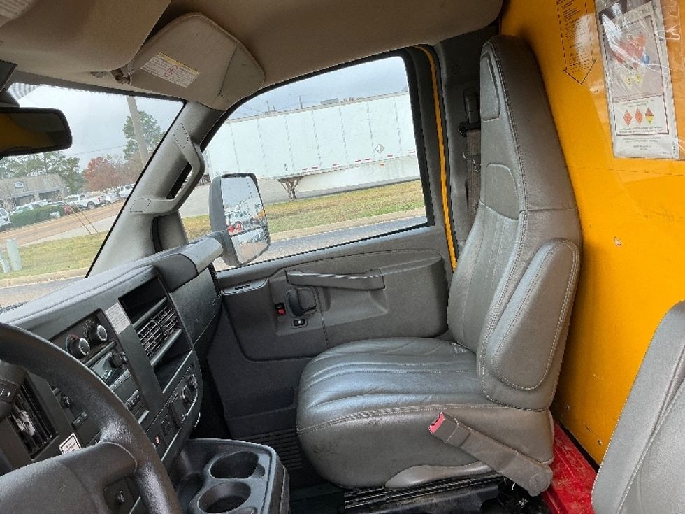 Light Duty Box Truck-Light and Medium Duty Trucks-GMC-2022-Savana G33903-Richland-MS-113,869\n\t\tmiles-$ 25,500 - Image 17