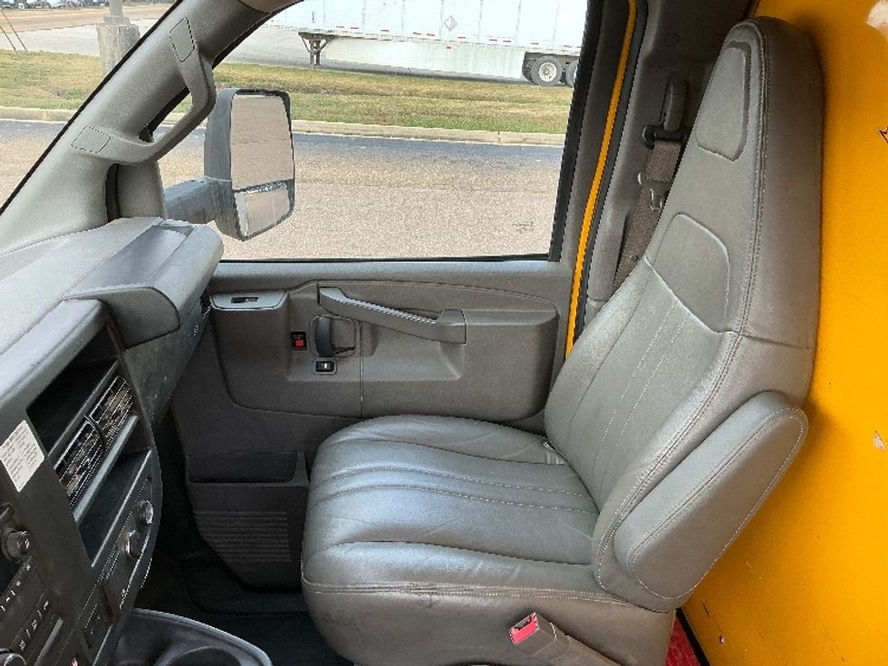 Light Duty Box Truck-Light and Medium Duty Trucks-GMC-2022-Savana G33903-Richland-MS-113,869\n\t\tmiles-$ 25,500 - Image 18