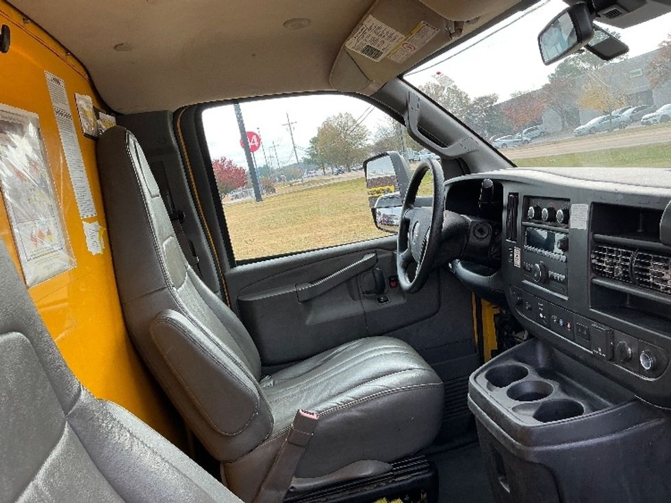 Light Duty Box Truck-Light and Medium Duty Trucks-GMC-2022-Savana G33903-Richland-MS-113,869\n\t\tmiles-$ 25,500 - Image 21