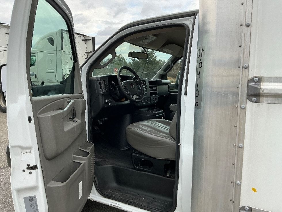 Light Duty Box Truck-Light and Medium Duty Trucks-GMC-2022-Savana G33903-Richmond-VA-52,298\n\t\tmiles-$ 49,000 - Image 16