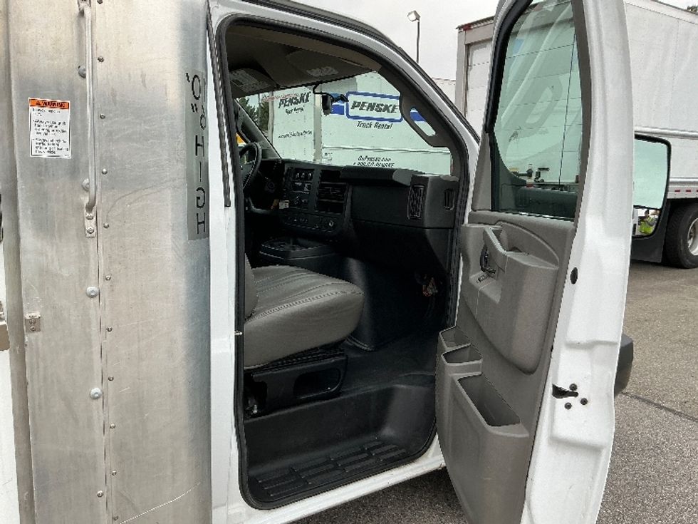 Light Duty Box Truck-Light and Medium Duty Trucks-GMC-2022-Savana G33903-Richmond-VA-52,298\n\t\tmiles-$ 49,000 - Image 20