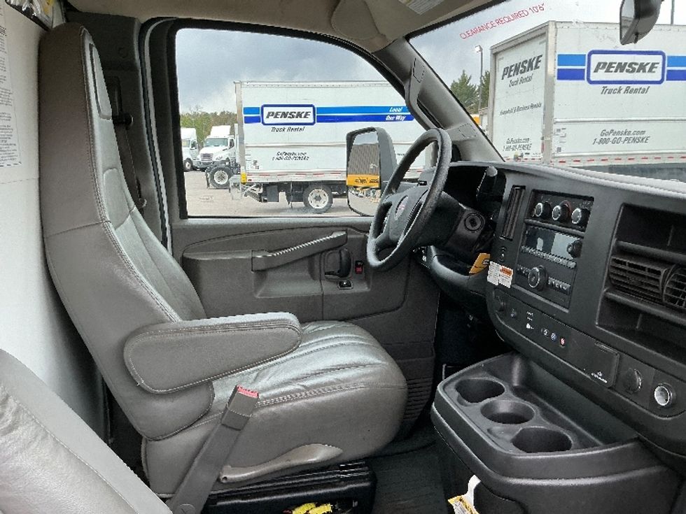 Light Duty Box Truck-Light and Medium Duty Trucks-GMC-2022-Savana G33903-Richmond-VA-52,298\n\t\tmiles-$ 49,000 - Image 22
