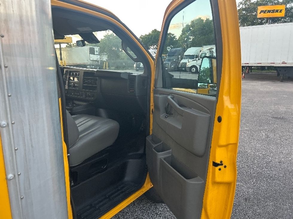 Light Duty Box Truck-Light and Medium Duty Trucks-GMC-2022-Savana G33903-Riviera Beach-FL-100,280\n\t\tmiles-$ 28,250 - Image 17