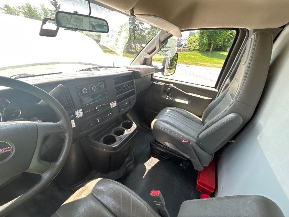 Light Duty Box Truck-Light and Medium Duty Trucks-GMC-2022-Savana G33903-Rochester-NY-51,315\n\t\tmiles-$ 39,250 - Image 19