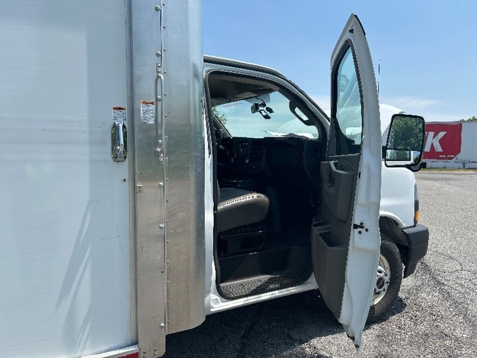 Light Duty Box Truck-Light and Medium Duty Trucks-GMC-2022-Savana G33903-Rochester-NY-51,315\n\t\tmiles-$ 39,250 - Image 20