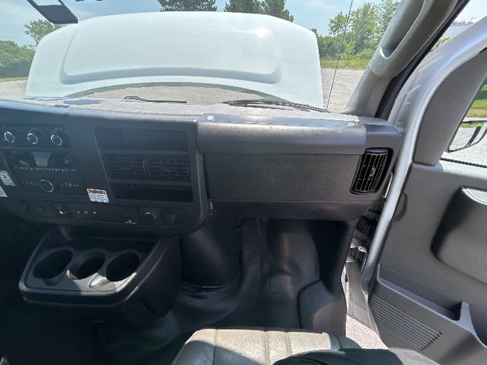 Light Duty Box Truck-Light and Medium Duty Trucks-GMC-2022-Savana G33903-Rochester-NY-51,315\n\t\tmiles-$ 39,250 - Image 21