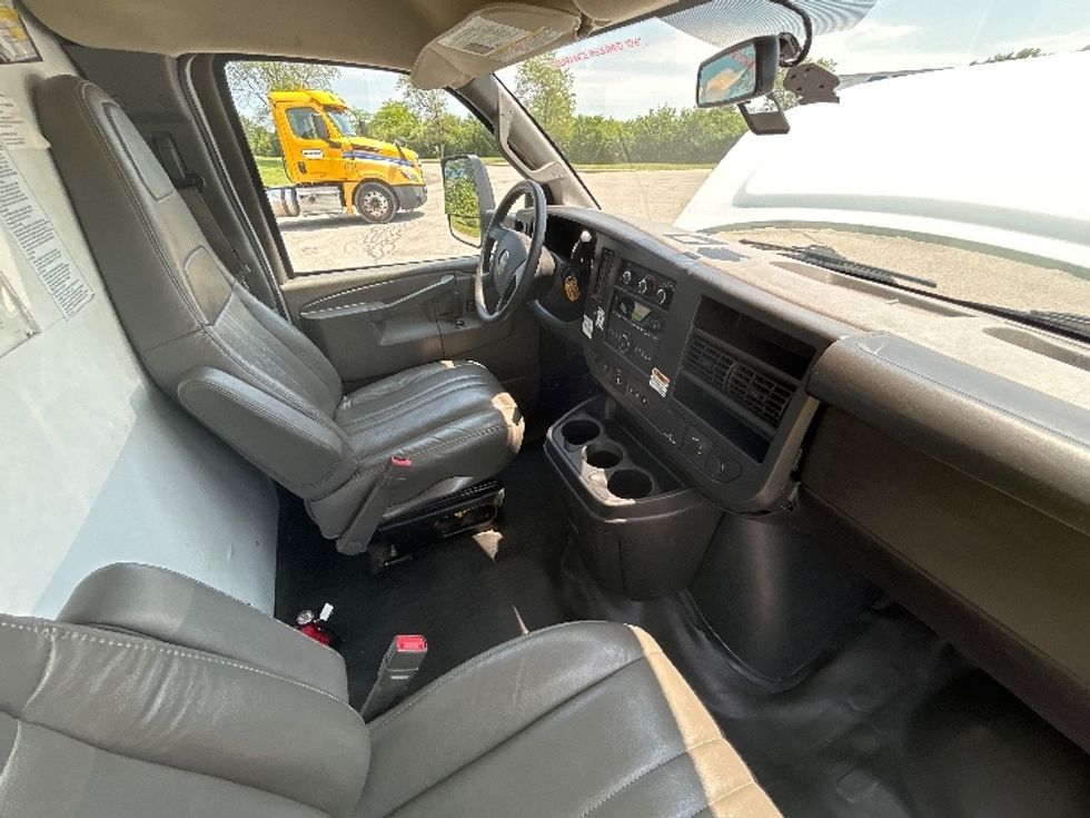 Light Duty Box Truck-Light and Medium Duty Trucks-GMC-2022-Savana G33903-Rochester-NY-51,315\n\t\tmiles-$ 39,250 - Image 22