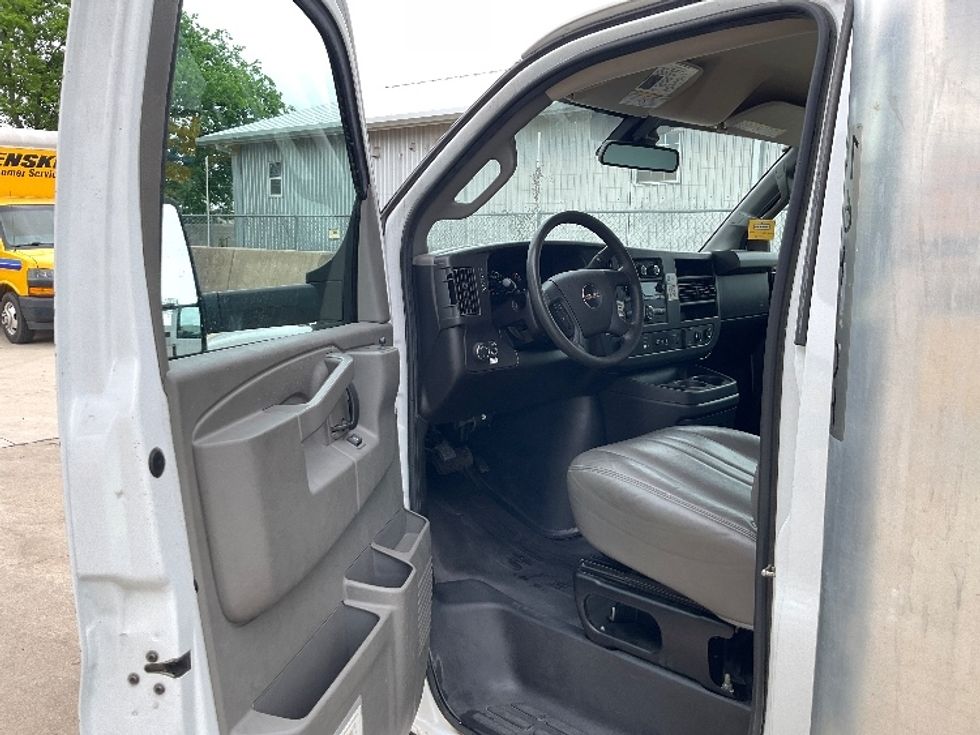Light Duty Box Truck-Light and Medium Duty Trucks-GMC-2022-Savana G33903-Round Rock-TX-115,883\n\t\tmiles-$ 30,000 - Image 13