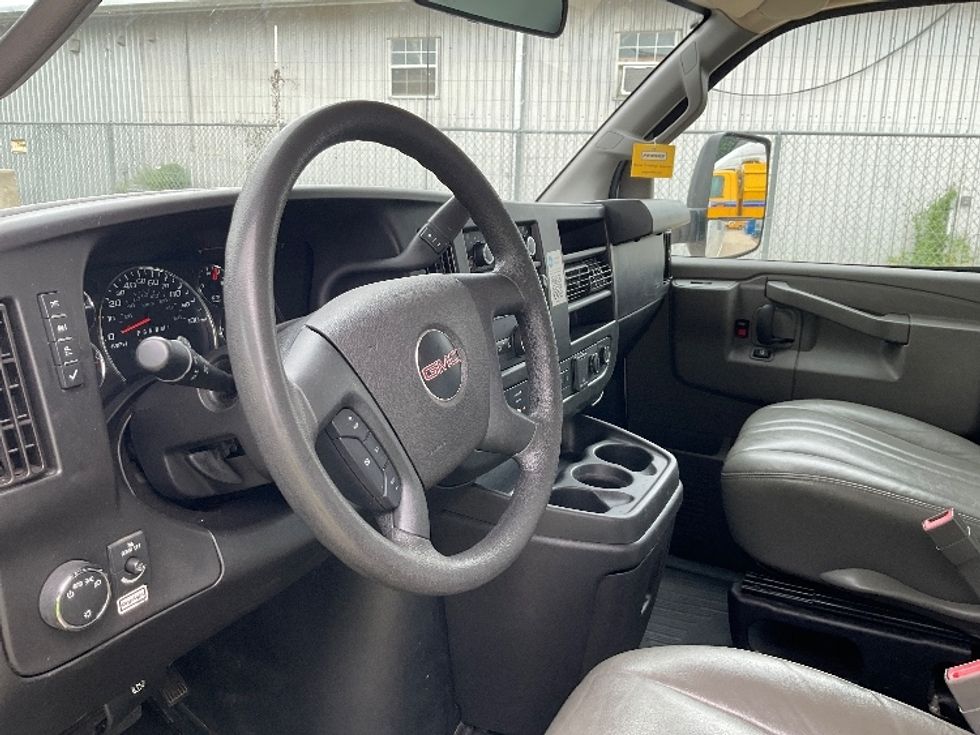 Light Duty Box Truck-Light and Medium Duty Trucks-GMC-2022-Savana G33903-Round Rock-TX-115,883\n\t\tmiles-$ 30,000 - Image 14