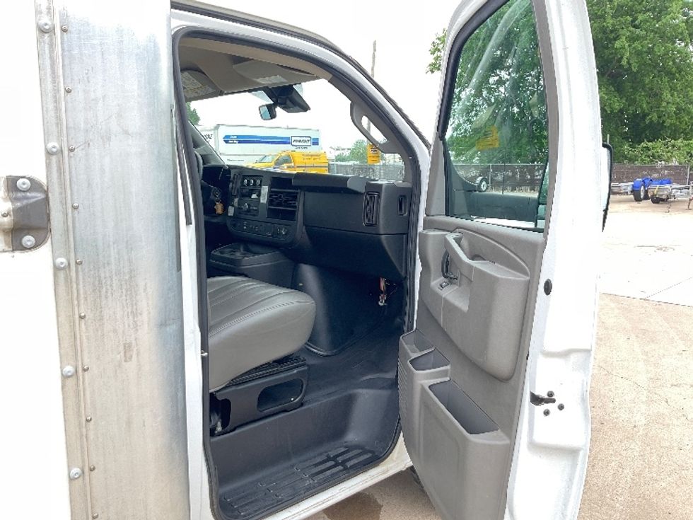 Light Duty Box Truck-Light and Medium Duty Trucks-GMC-2022-Savana G33903-Round Rock-TX-115,883\n\t\tmiles-$ 30,000 - Image 17