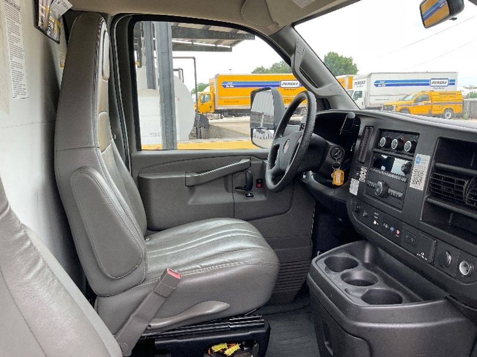 Light Duty Box Truck-Light and Medium Duty Trucks-GMC-2022-Savana G33903-Round Rock-TX-115,883\n\t\tmiles-$ 30,000 - Image 19