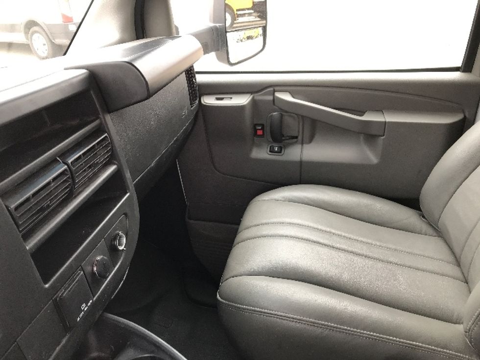 Light Duty Box Truck-Light and Medium Duty Trucks-GMC-2022-Savana G33903-Round Rock-TX-33,547\n\t\tmiles-$ 45,250 - Image 18