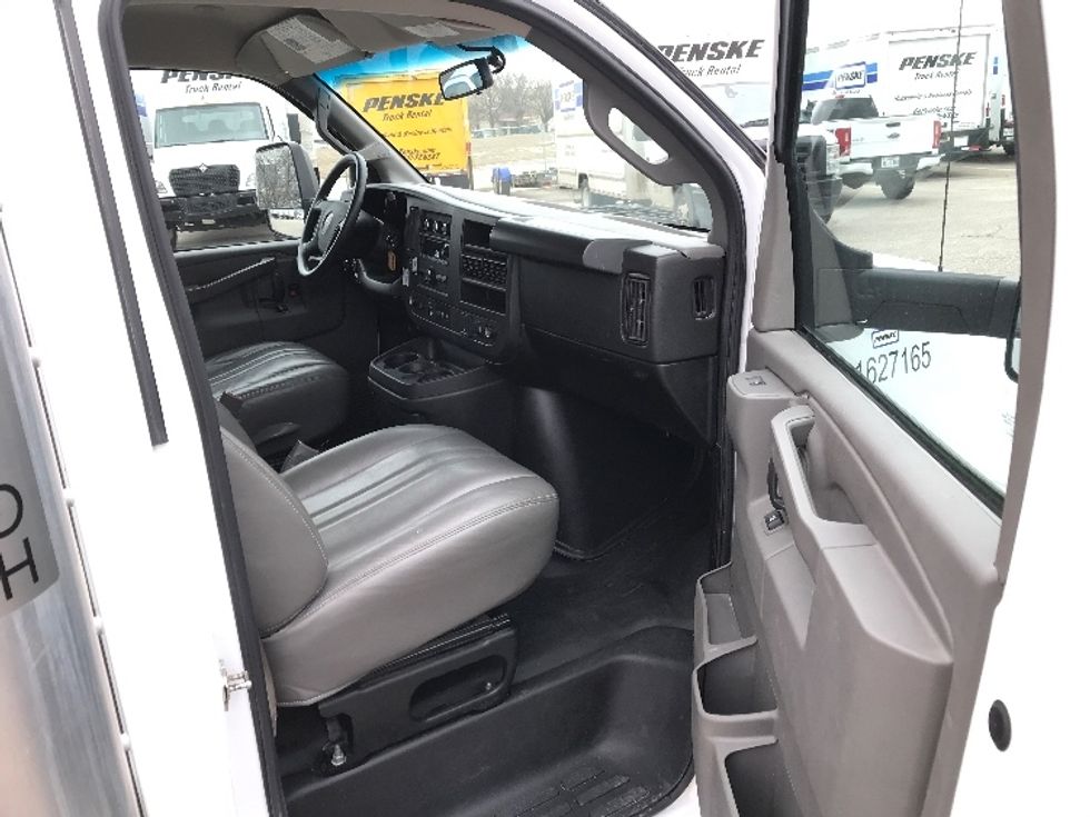 Light Duty Box Truck-Light and Medium Duty Trucks-GMC-2022-Savana G33903-Round Rock-TX-33,547\n\t\tmiles-$ 45,250 - Image 19