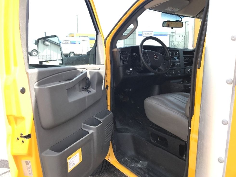 Light Duty Box Truck-Light and Medium Duty Trucks-GMC-2022-Savana G33903-Round Rock-TX-39,995\n\t\tmiles-$ 39,500 - Image 15