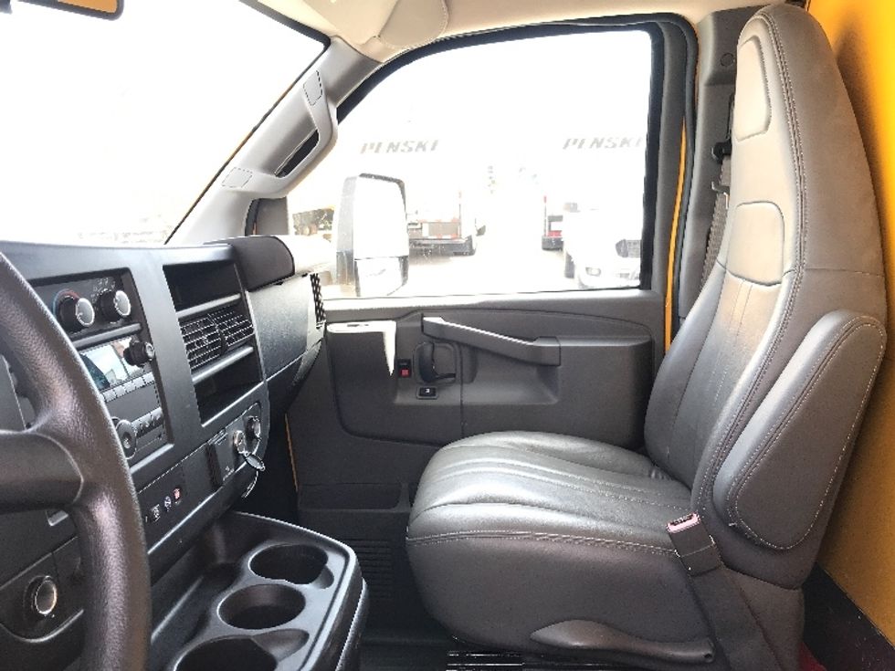 Light Duty Box Truck-Light and Medium Duty Trucks-GMC-2022-Savana G33903-Round Rock-TX-39,995\n\t\tmiles-$ 39,500 - Image 18