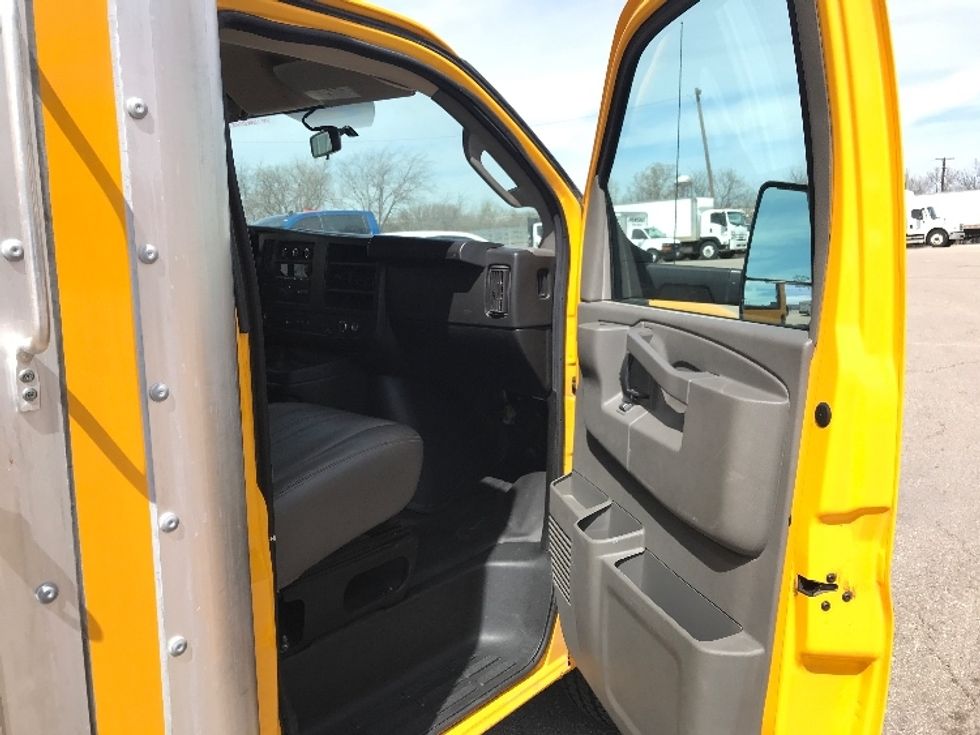 Light Duty Box Truck-Light and Medium Duty Trucks-GMC-2022-Savana G33903-Round Rock-TX-39,995\n\t\tmiles-$ 39,500 - Image 19