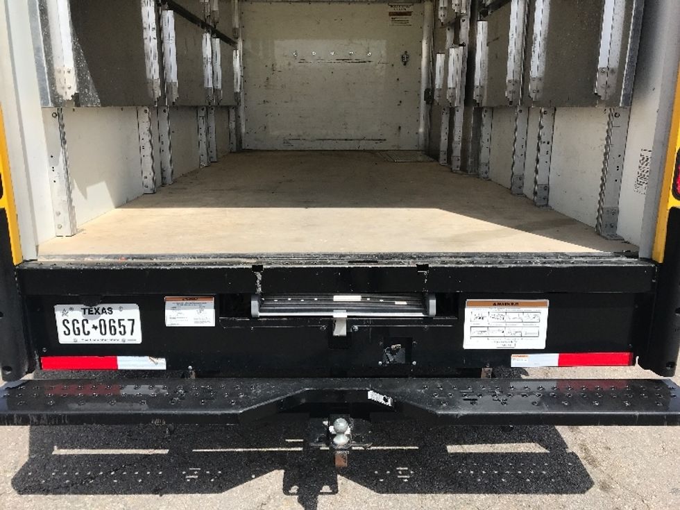 Light Duty Box Truck-Light and Medium Duty Trucks-GMC-2022-Savana G33903-Round Rock-TX-39,995\n\t\tmiles-$ 39,500 - Image 9