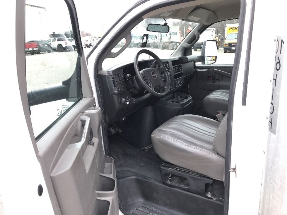 Light Duty Box Truck-Light and Medium Duty Trucks-GMC-2022-Savana G33903-Round Rock-TX-53,187\n\t\tmiles-$ 43,000 - Image 15