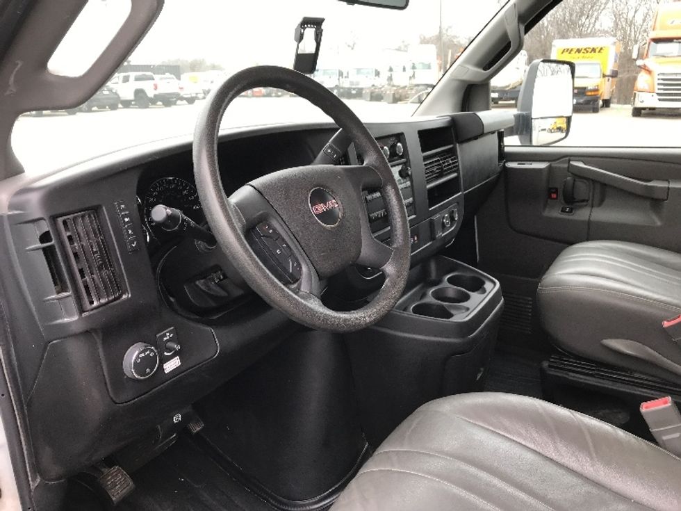 Light Duty Box Truck-Light and Medium Duty Trucks-GMC-2022-Savana G33903-Round Rock-TX-53,187\n\t\tmiles-$ 43,000 - Image 16