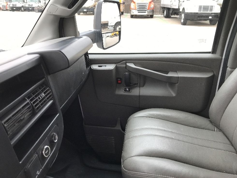 Light Duty Box Truck-Light and Medium Duty Trucks-GMC-2022-Savana G33903-Round Rock-TX-53,187\n\t\tmiles-$ 43,000 - Image 18