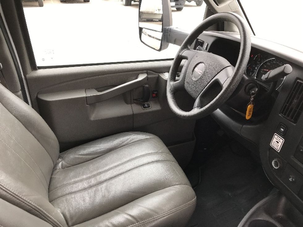 Light Duty Box Truck-Light and Medium Duty Trucks-GMC-2022-Savana G33903-Round Rock-TX-53,187\n\t\tmiles-$ 43,000 - Image 21