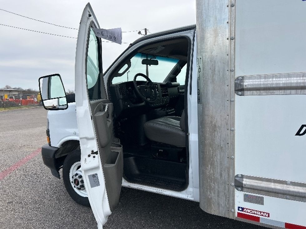 Light Duty Box Truck-Light and Medium Duty Trucks-GMC-2022-Savana G33903-Round Rock-TX-62,558\n\t\tmiles-$ 41,750 - Image 16