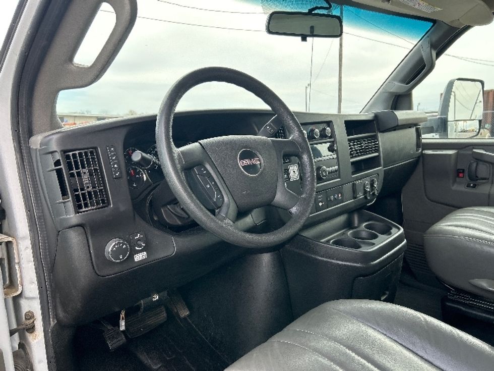 Light Duty Box Truck-Light and Medium Duty Trucks-GMC-2022-Savana G33903-Round Rock-TX-62,558\n\t\tmiles-$ 41,750 - Image 17