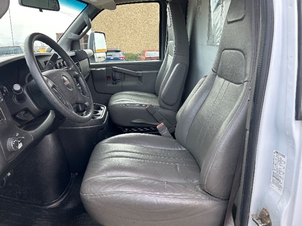 Light Duty Box Truck-Light and Medium Duty Trucks-GMC-2022-Savana G33903-Round Rock-TX-62,558\n\t\tmiles-$ 41,750 - Image 19
