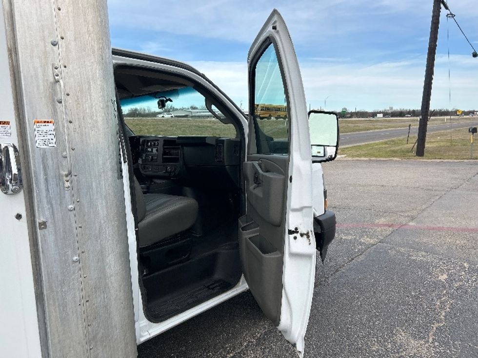 Light Duty Box Truck-Light and Medium Duty Trucks-GMC-2022-Savana G33903-Round Rock-TX-62,558\n\t\tmiles-$ 41,750 - Image 20