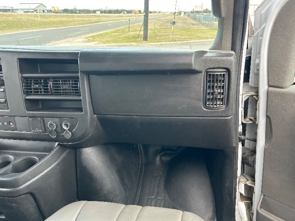 Light Duty Box Truck-Light and Medium Duty Trucks-GMC-2022-Savana G33903-Round Rock-TX-62,558\n\t\tmiles-$ 41,750 - Image 21
