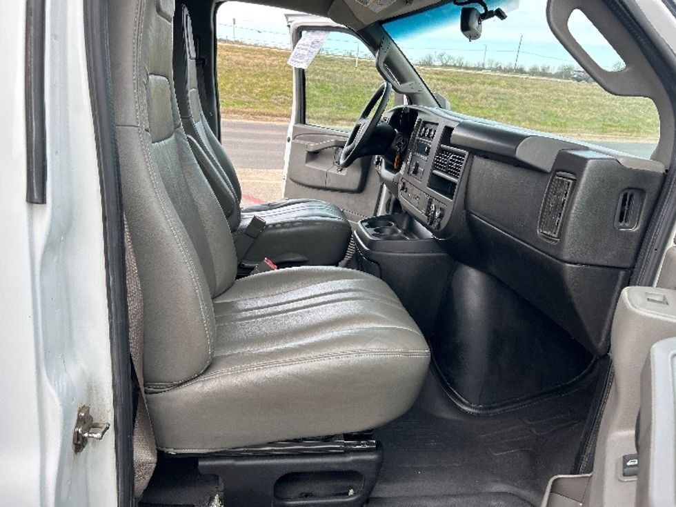 Light Duty Box Truck-Light and Medium Duty Trucks-GMC-2022-Savana G33903-Round Rock-TX-62,558\n\t\tmiles-$ 41,750 - Image 22