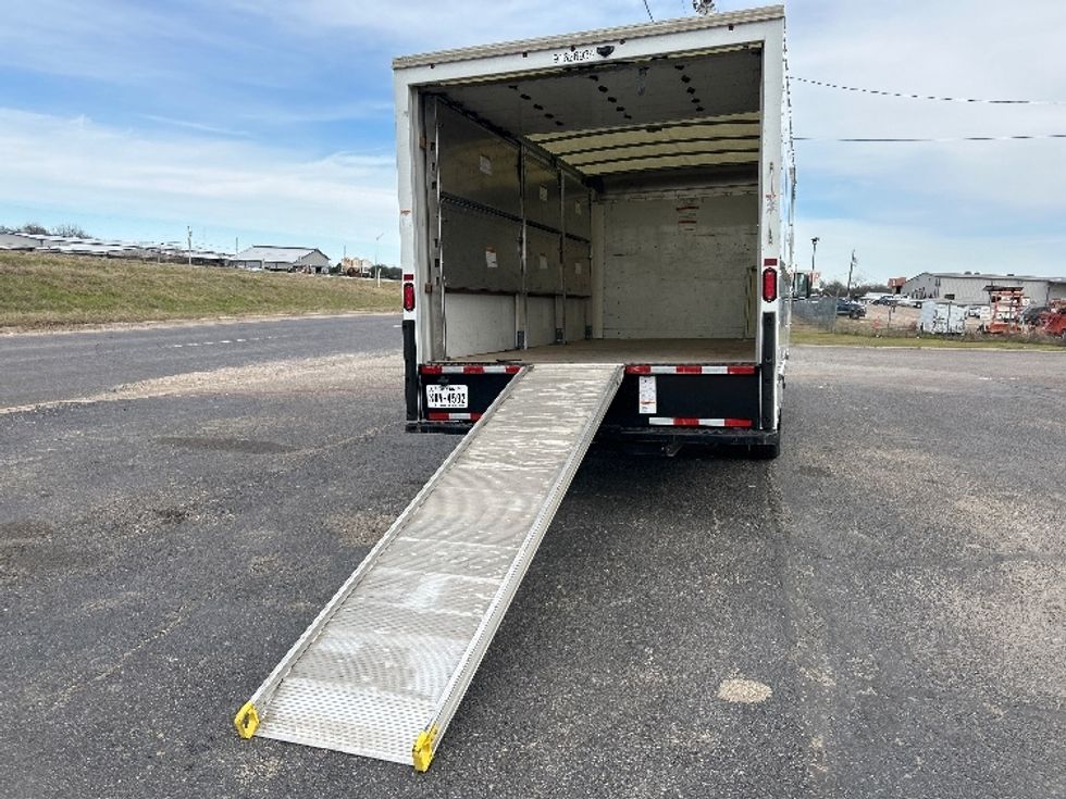 Light Duty Box Truck-Light and Medium Duty Trucks-GMC-2022-Savana G33903-Round Rock-TX-62,558\n\t\tmiles-$ 41,750 - Image 9
