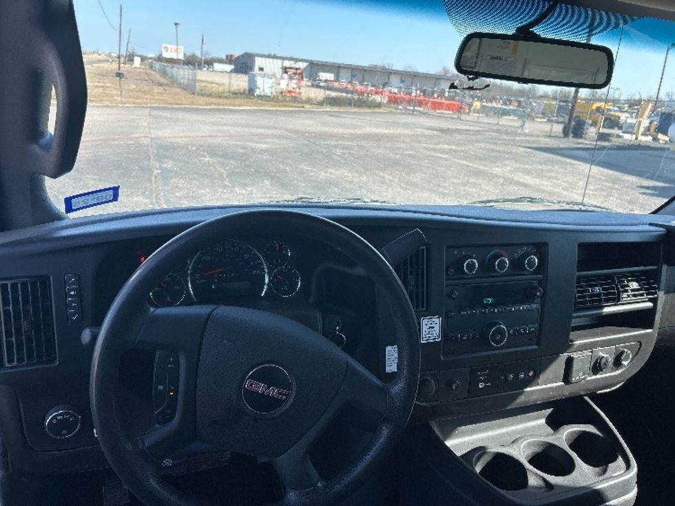 Light Duty Box Truck-Light and Medium Duty Trucks-GMC-2022-Savana G33903-Round Rock-TX-66,302\n\t\tmiles-$ 44,500 - Image 17