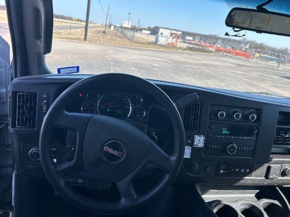 Light Duty Box Truck-Light and Medium Duty Trucks-GMC-2022-Savana G33903-Round Rock-TX-66,302\n\t\tmiles-$ 44,500 - Image 18