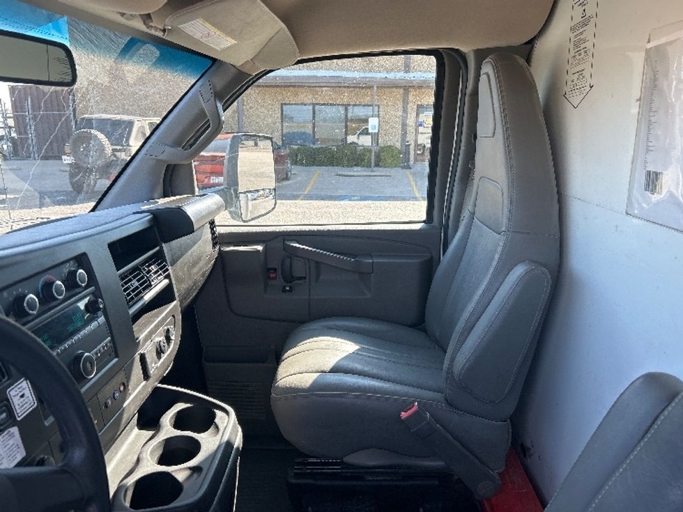 Light Duty Box Truck-Light and Medium Duty Trucks-GMC-2022-Savana G33903-Round Rock-TX-66,302\n\t\tmiles-$ 44,500 - Image 19