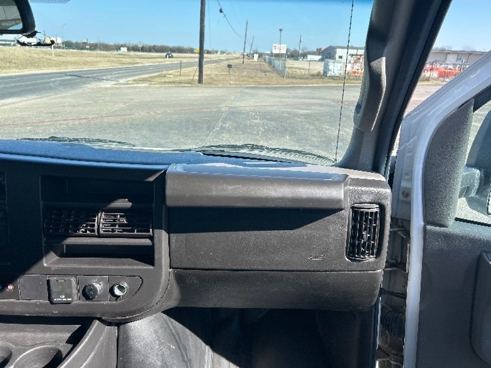 Light Duty Box Truck-Light and Medium Duty Trucks-GMC-2022-Savana G33903-Round Rock-TX-66,302\n\t\tmiles-$ 44,500 - Image 22