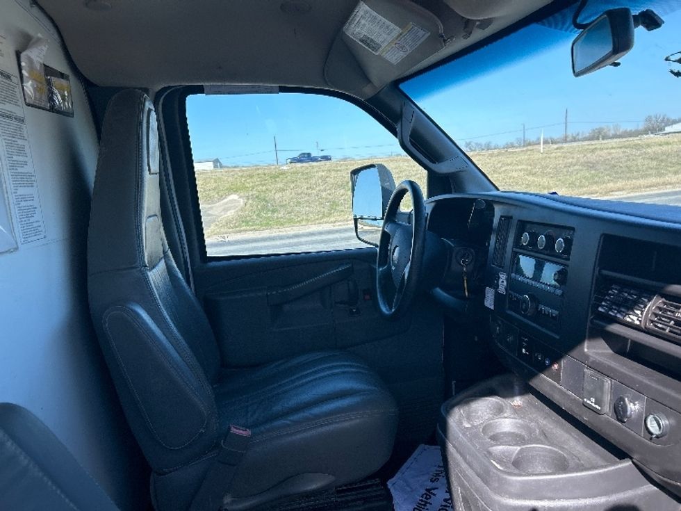 Light Duty Box Truck-Light and Medium Duty Trucks-GMC-2022-Savana G33903-Round Rock-TX-66,302\n\t\tmiles-$ 44,500 - Image 23