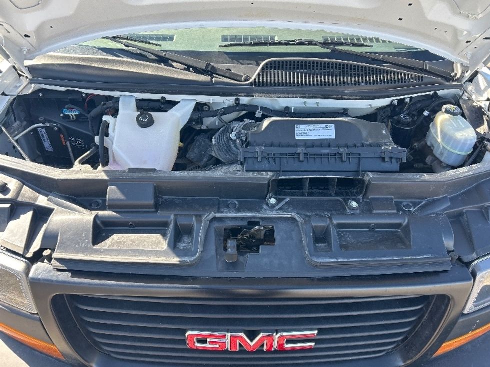 Light Duty Box Truck-Light and Medium Duty Trucks-GMC-2022-Savana G33903-Round Rock-TX-66,302\n\t\tmiles-$ 44,500 - Image 26