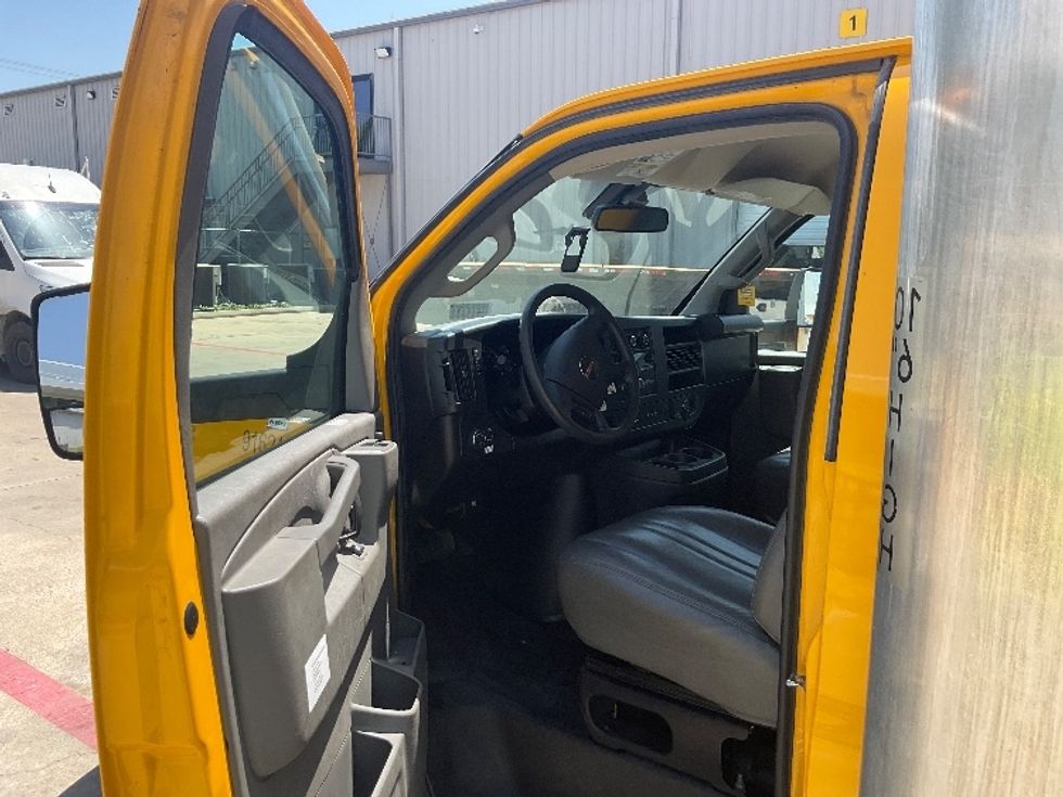 Light Duty Box Truck-Light and Medium Duty Trucks-GMC-2022-Savana G33903-Round Rock-TX-77,043\n\t\tmiles-$ 30,500 - Image 13