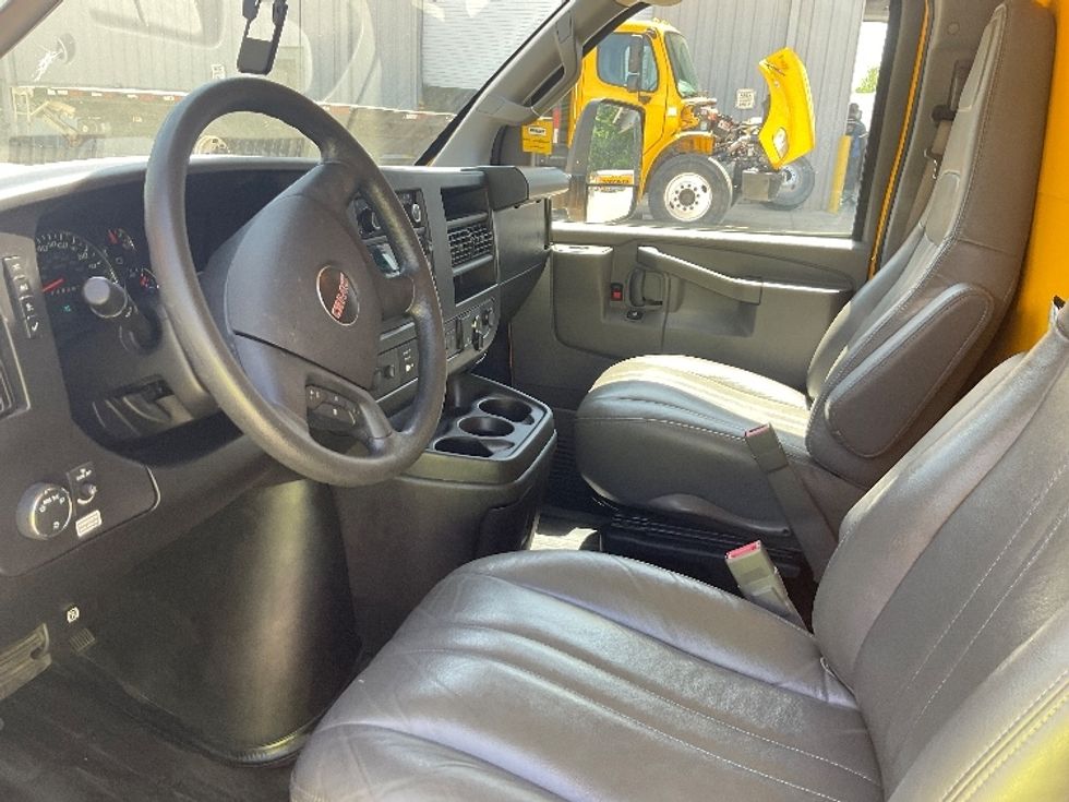 Light Duty Box Truck-Light and Medium Duty Trucks-GMC-2022-Savana G33903-Round Rock-TX-77,043\n\t\tmiles-$ 30,500 - Image 16