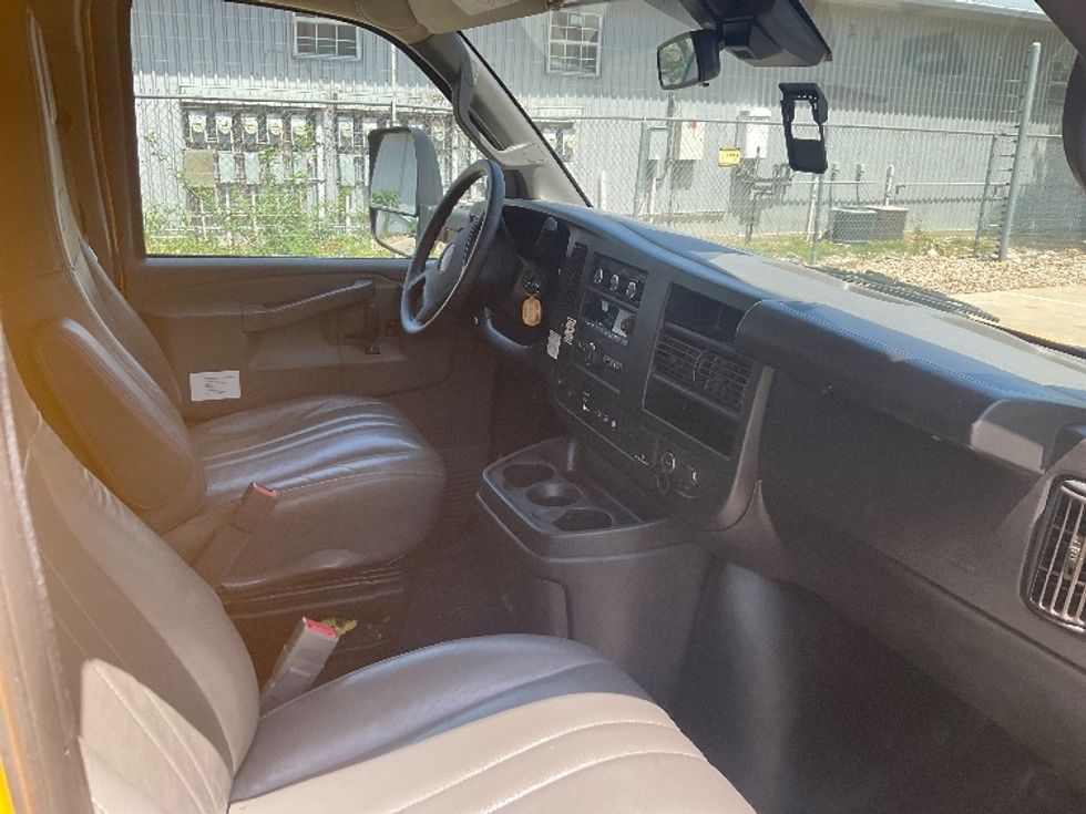 Light Duty Box Truck-Light and Medium Duty Trucks-GMC-2022-Savana G33903-Round Rock-TX-77,043\n\t\tmiles-$ 30,500 - Image 19