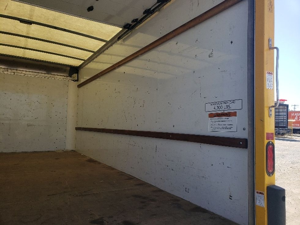 Light Duty Box Truck-Light and Medium Duty Trucks-GMC-2022-Savana G33903-Sacramento-CA-58,897\n\t\tmiles-$ 33,000 - Image 12