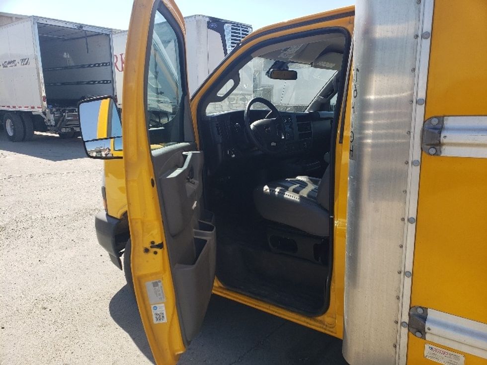 Light Duty Box Truck-Light and Medium Duty Trucks-GMC-2022-Savana G33903-Sacramento-CA-58,897\n\t\tmiles-$ 33,000 - Image 16