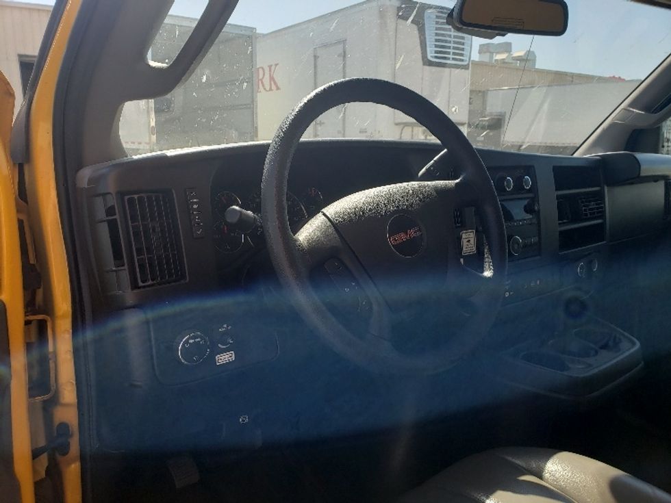 Light Duty Box Truck-Light and Medium Duty Trucks-GMC-2022-Savana G33903-Sacramento-CA-58,897\n\t\tmiles-$ 33,000 - Image 17