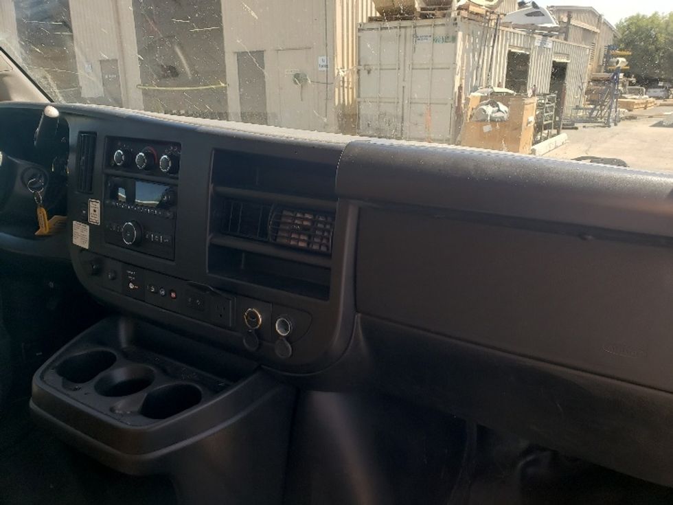 Light Duty Box Truck-Light and Medium Duty Trucks-GMC-2022-Savana G33903-Sacramento-CA-58,897\n\t\tmiles-$ 33,000 - Image 21